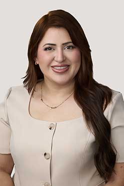 Yadira Espinoza is a Pre-Litigation Legal Assistant at Kelly Law Team